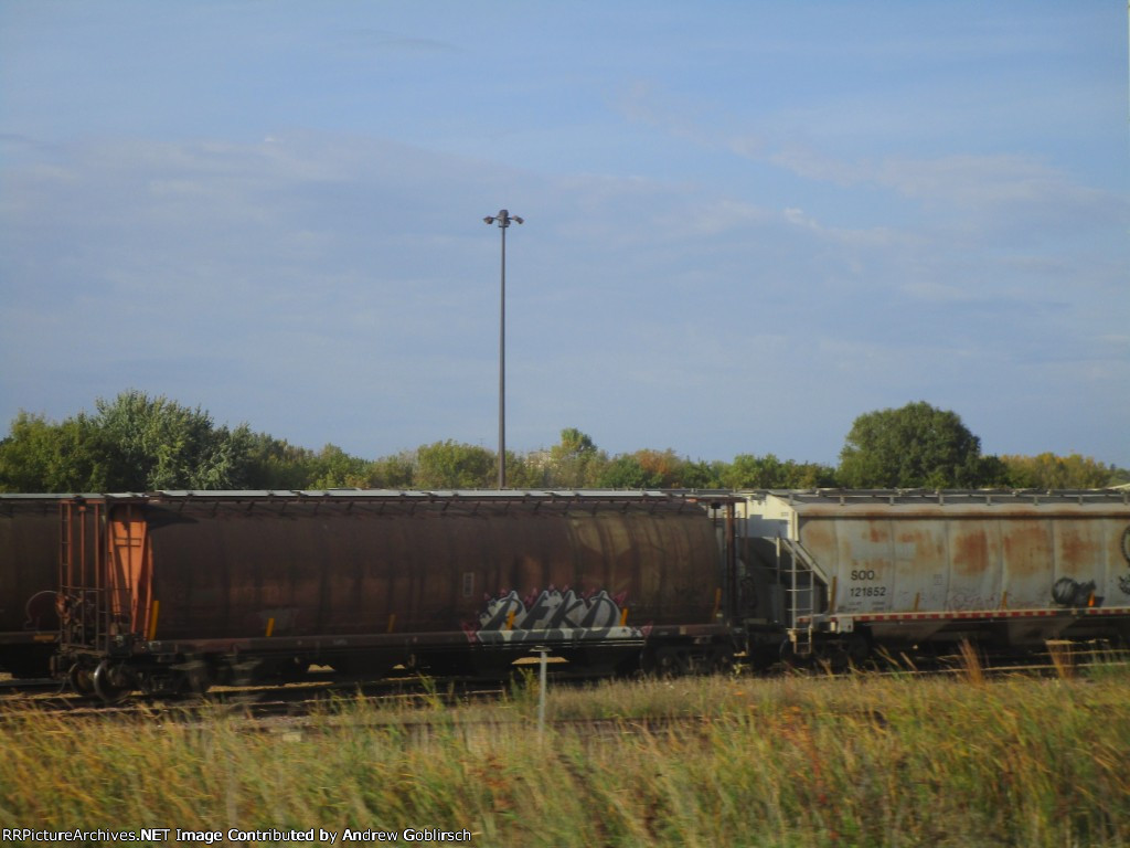 SOO 121852 + CP Covered Hopper